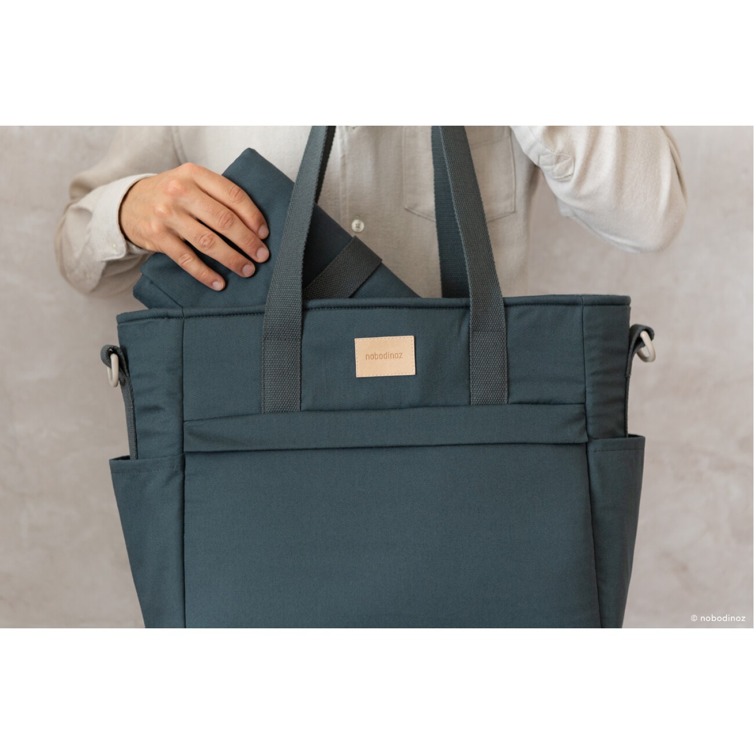BABY ON THE GO WATERPROOF CHANGING BAG | CARBON BLUE
